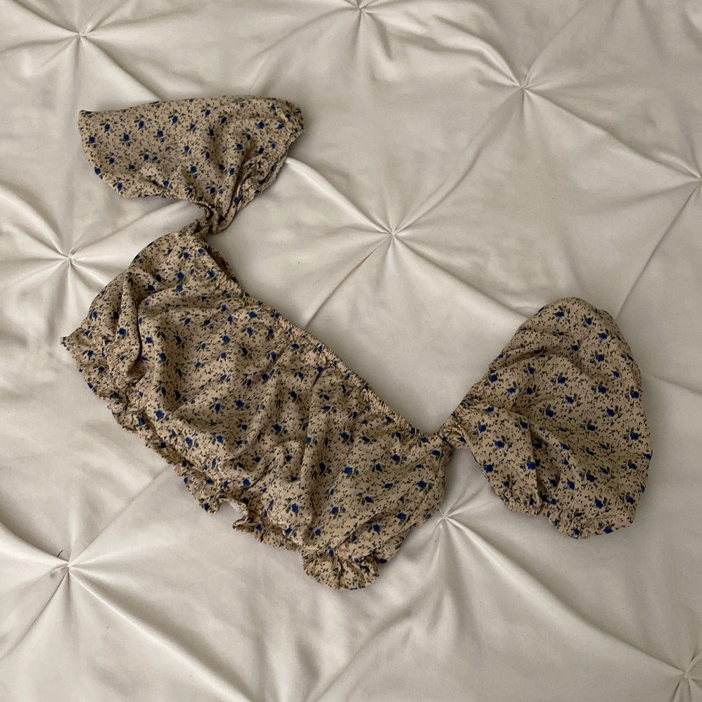 DITSY PRINT PUFF SLEEVE CROP TOP